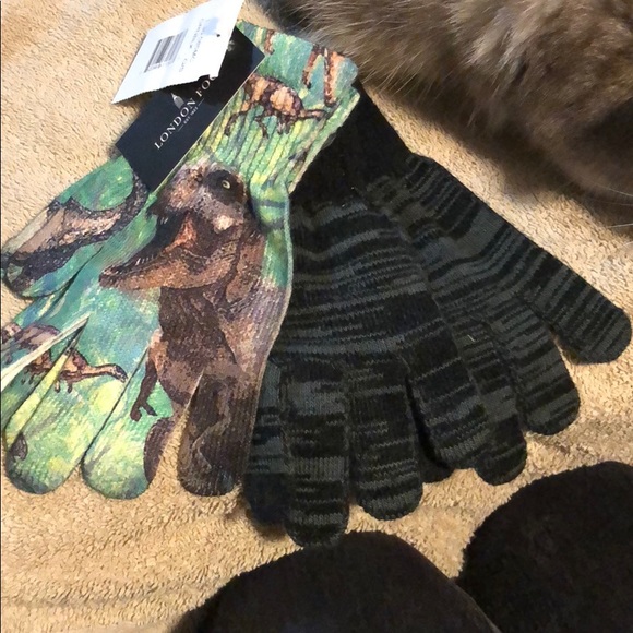 London Fog Kids Gloves - Picture 2 of 2